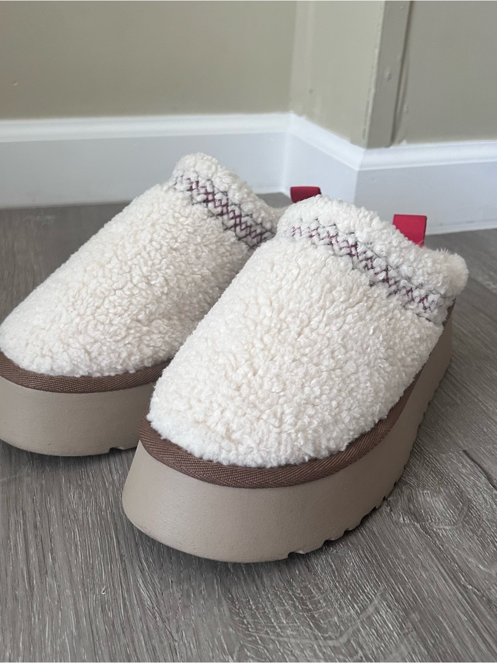 Cozy Sherpa Platform Slip-On Clogs in Cream